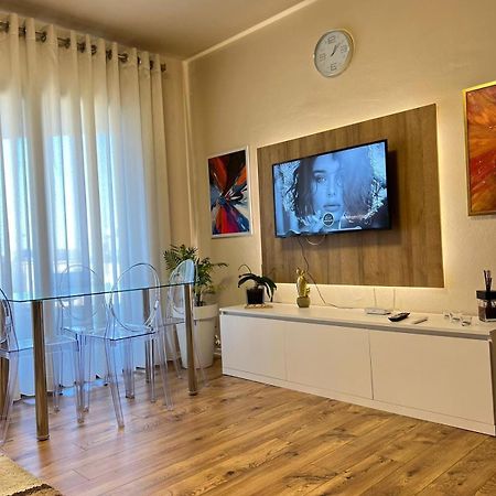 Nemis Apartments In The Centre Of Tirana Four Free Parking ภายนอก รูปภาพ