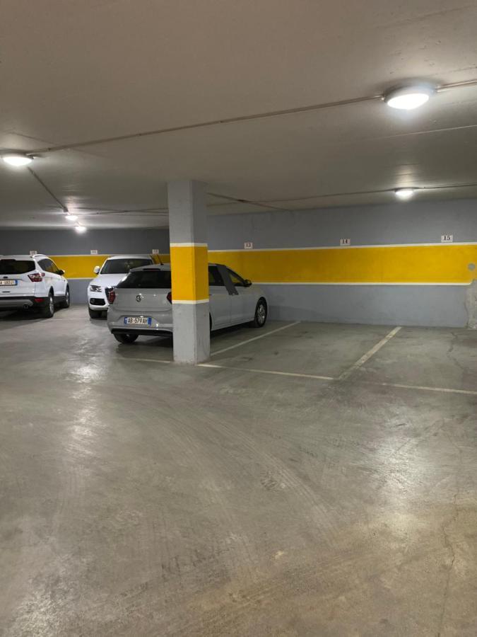 Nemis Apartments In The Centre Of Tirana Four Free Parking ภายนอก รูปภาพ
