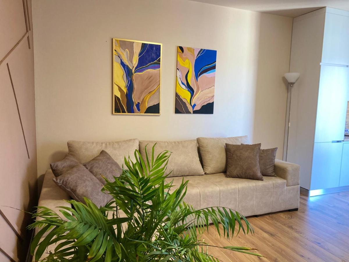 Nemis Apartments In The Centre Of Tirana Four Free Parking ภายนอก รูปภาพ
