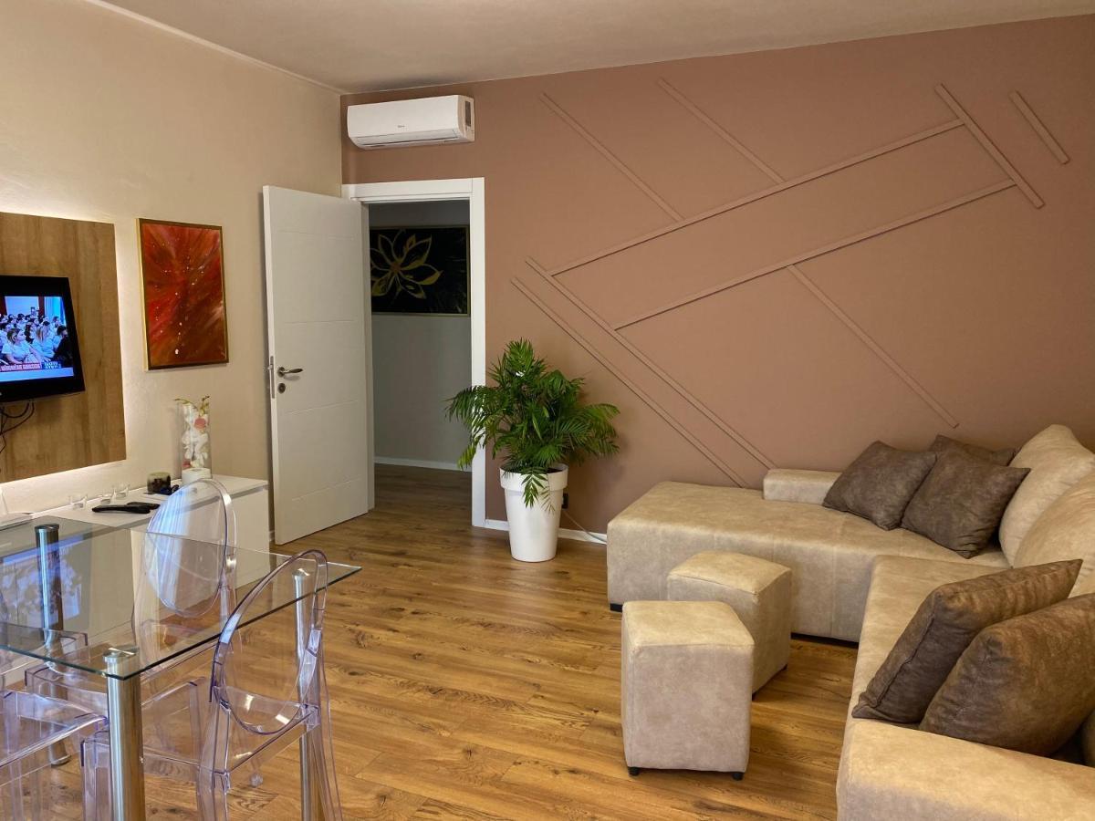 Nemis Apartments In The Centre Of Tirana Four Free Parking ภายนอก รูปภาพ