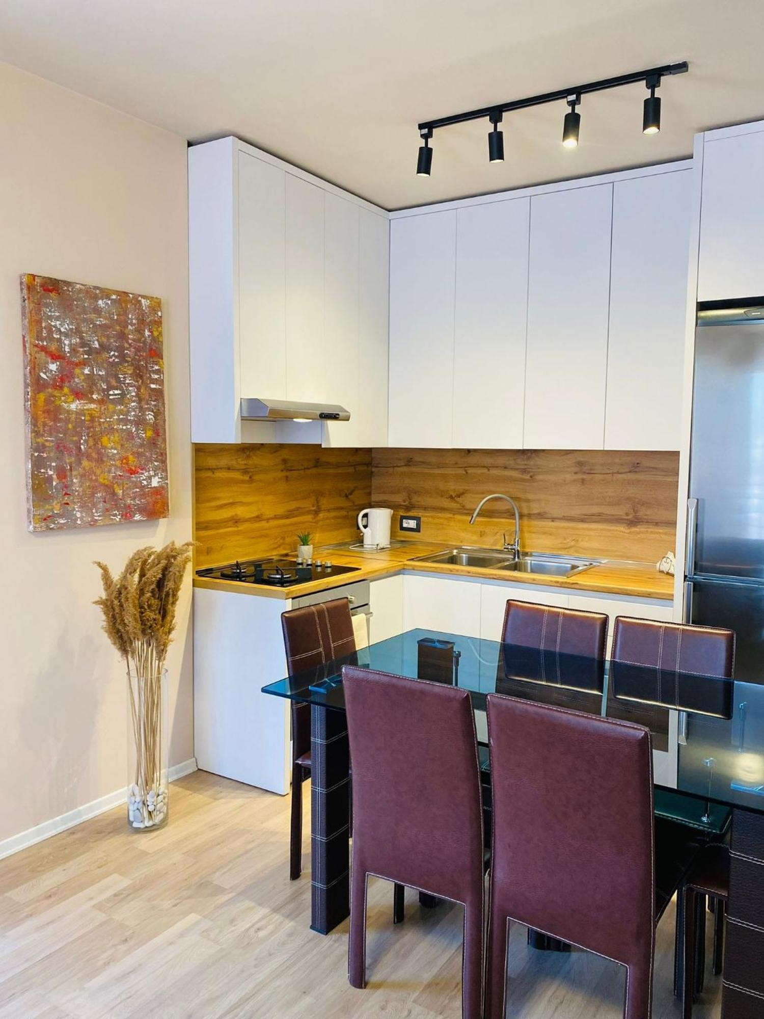 Nemis Apartments In The Centre Of Tirana Four Free Parking ภายนอก รูปภาพ