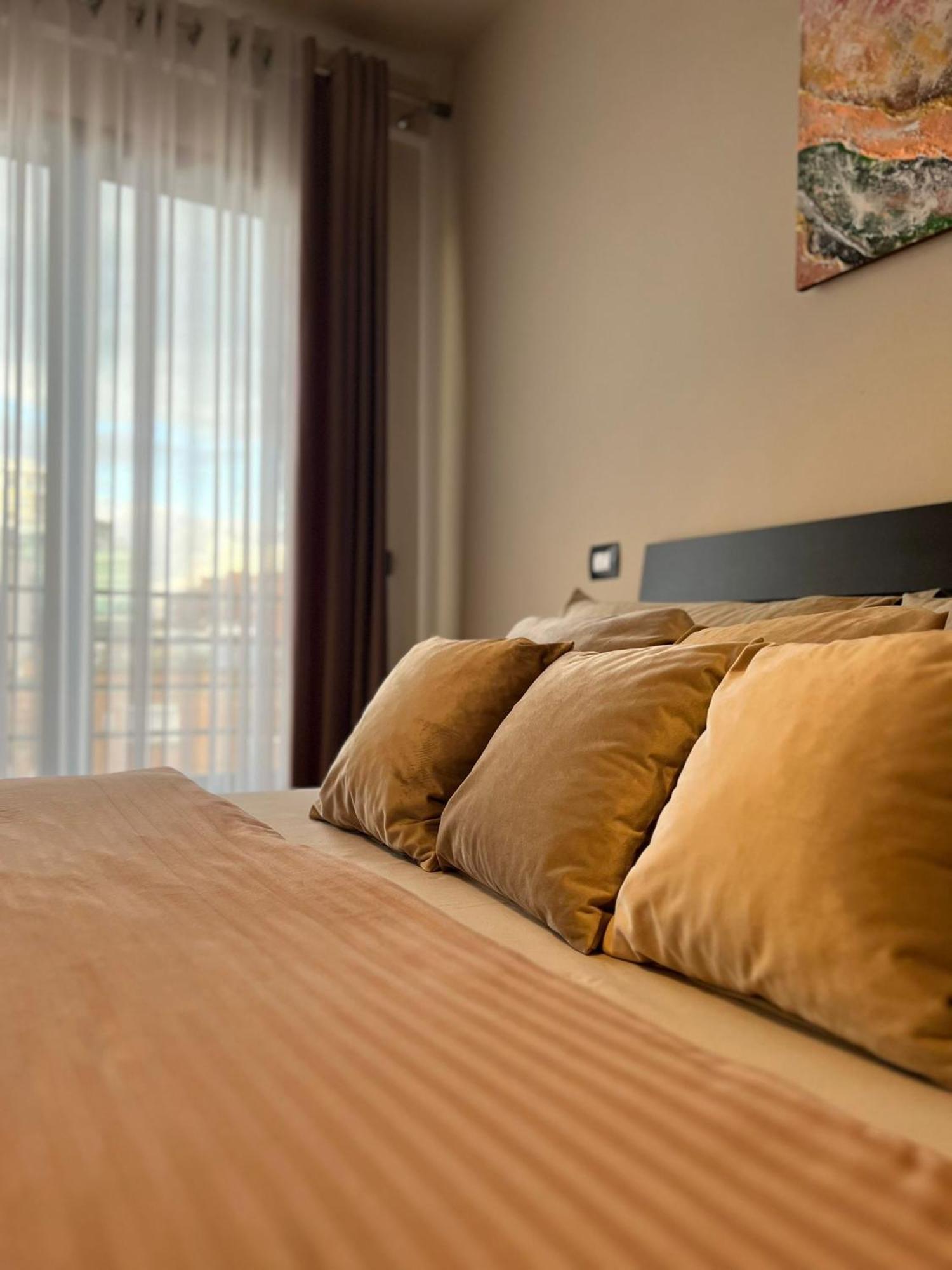 Nemis Apartments In The Centre Of Tirana Four Free Parking ภายนอก รูปภาพ