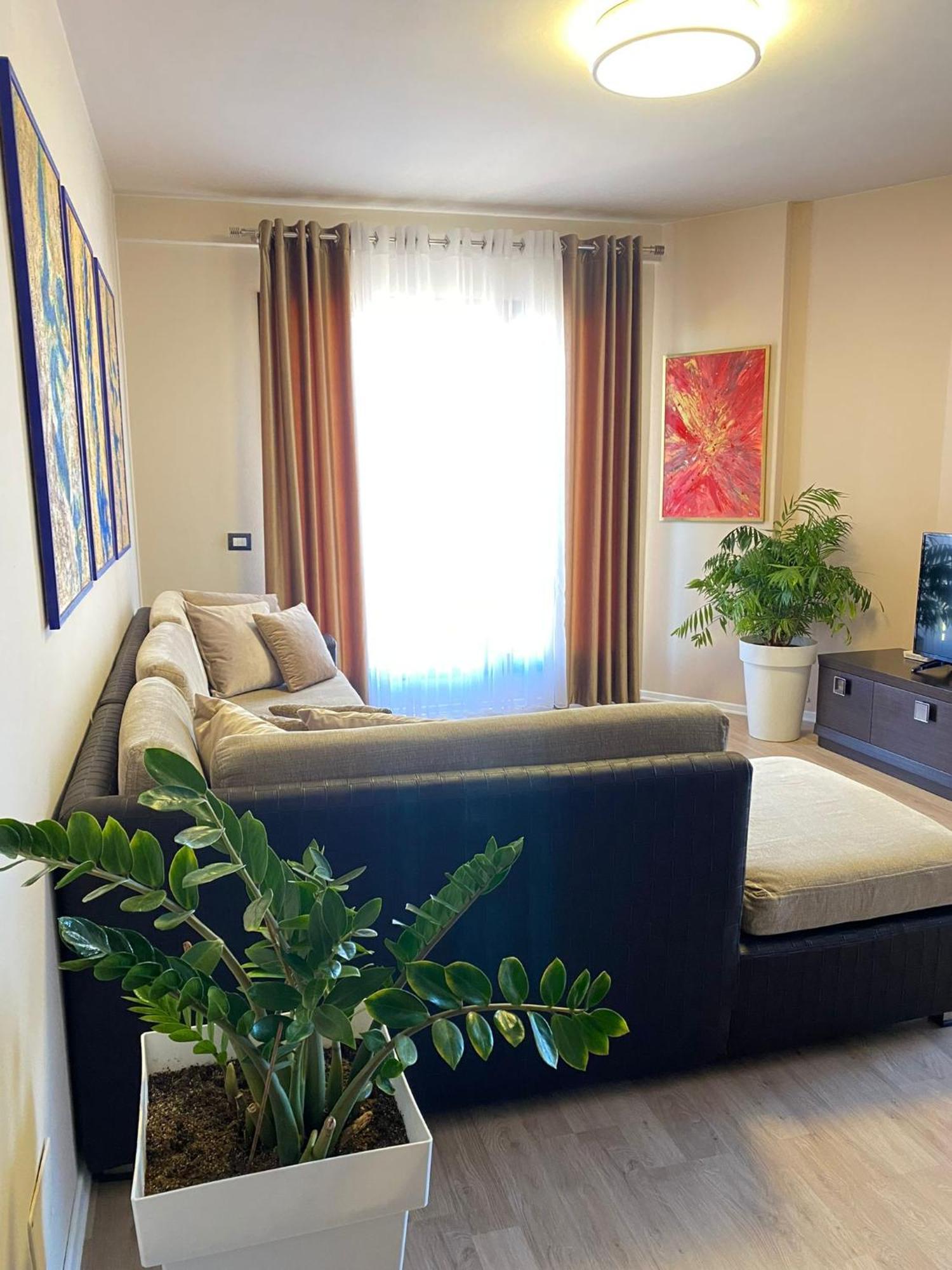 Nemis Apartments In The Centre Of Tirana Four Free Parking ภายนอก รูปภาพ