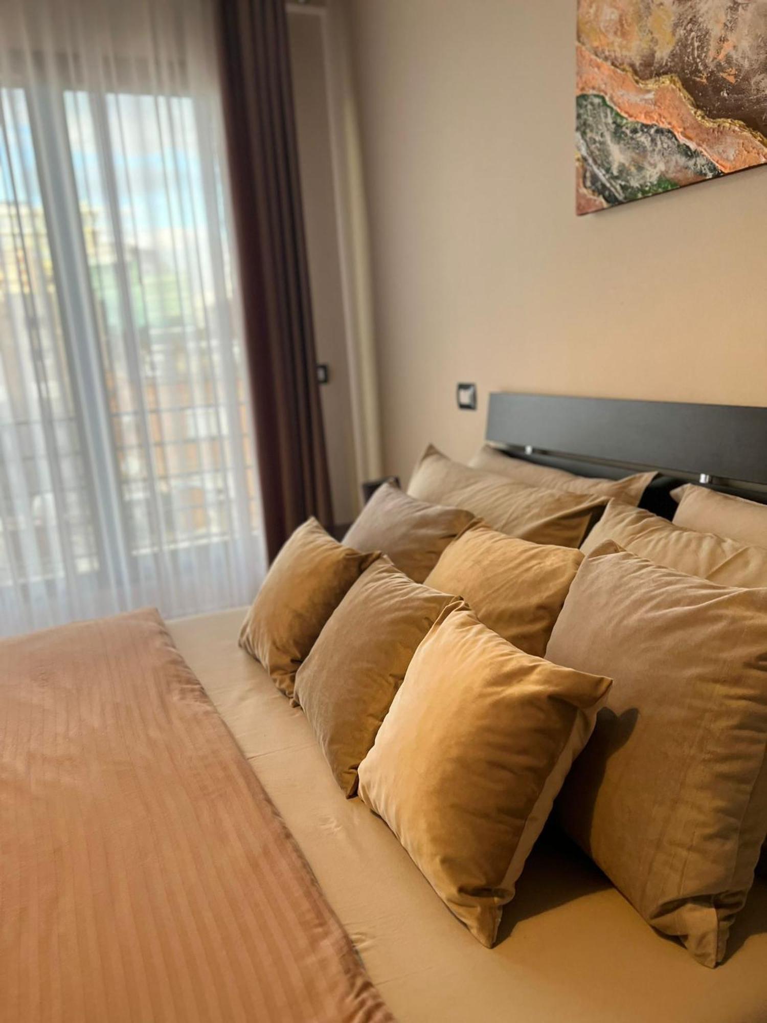 Nemis Apartments In The Centre Of Tirana Four Free Parking ภายนอก รูปภาพ