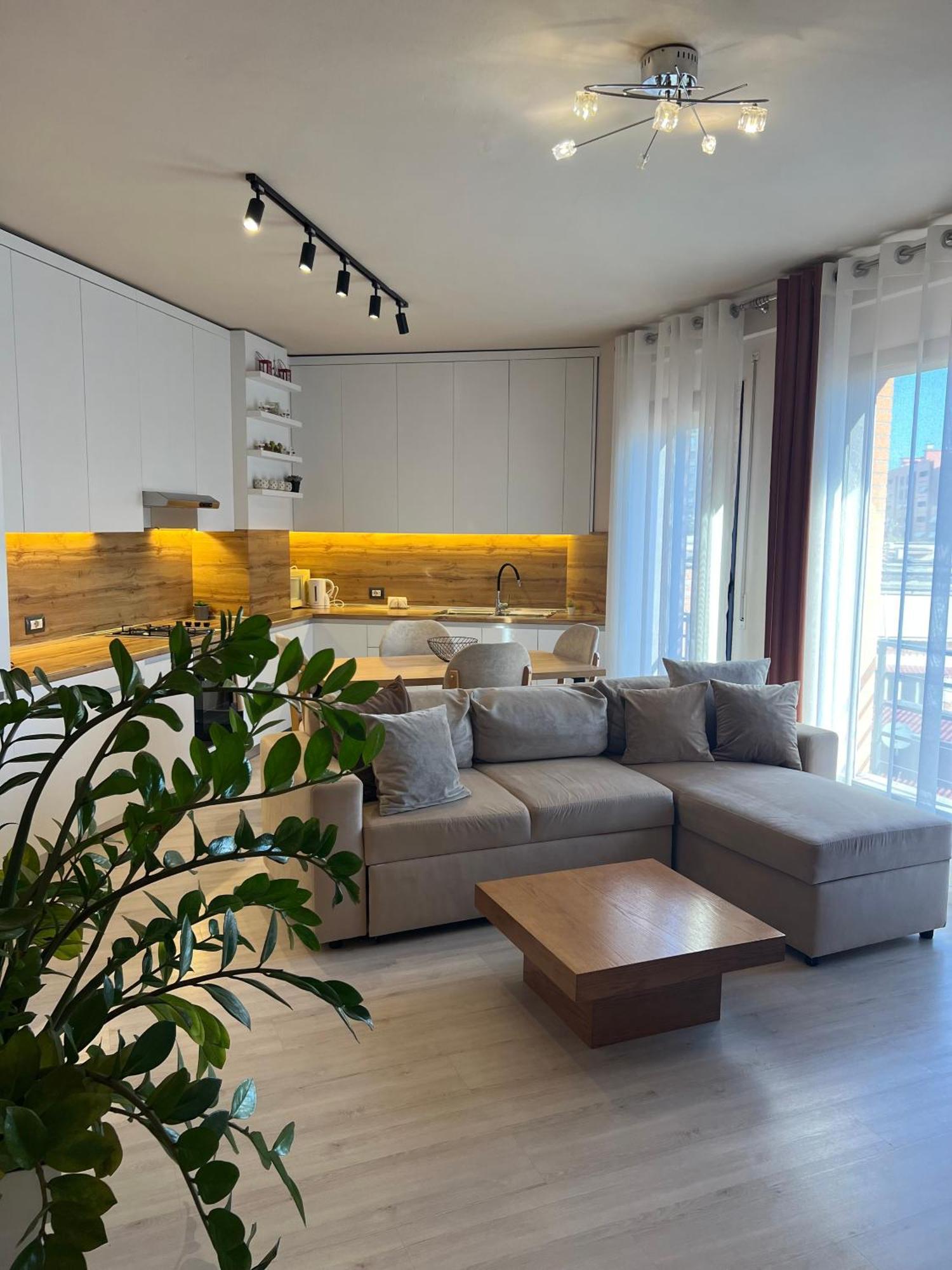 Nemis Apartments In The Centre Of Tirana Four Free Parking ภายนอก รูปภาพ