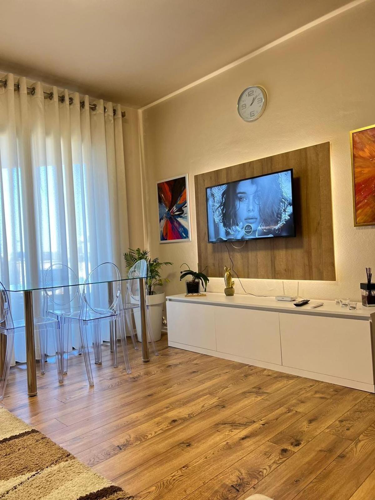 Nemis Apartments In The Centre Of Tirana Four Free Parking ภายนอก รูปภาพ